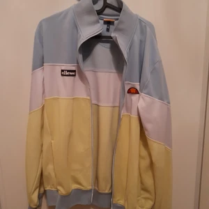 Ellesse  - Storlek L Mindre XL. Modell 2018