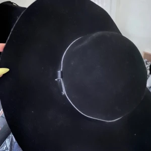 Ull hatt  - Bred hatt i ull! 