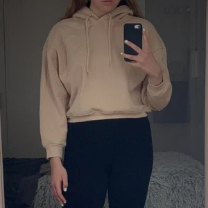Beige hoodie - Beige/sandgul hoodie köpt från Lager157 i strl XS/S.   Vid frågor är det bara att skriva!🥰   Nytvättad!