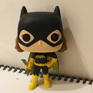 Batgirl Funkopop - Batgirl Funkopop New York Comic con exclusive edition. Köpt under comic con 2016, men har ingen användning av längre. Imperfekt skick men har tyvärr inte kvar lådan. Pga den är en limiter edition så kostar den 100kr, men om man köper två kostar det 140kr, och tre kostar 200kr. Kan mötas upp i Västerås eller Eskilstuna, annars betalar köparen för frakt.