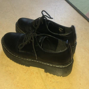 Bold - Jag har köpt de här skorna  i julen och vill sälja de nu.