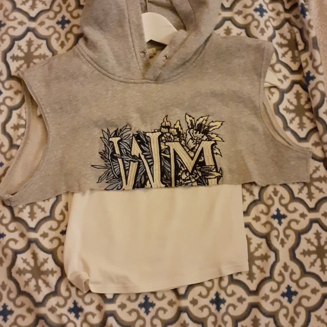 En snygg hoodie  - 90