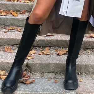 Boots - Boots strl 39, från pull&bear. Använda 2 gånger. Har dragkedja på sidan