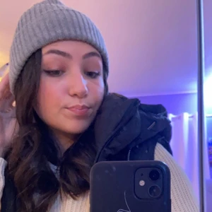 Grå mössa - Söt grå mössa från Stadium ja aldrig använder🤩