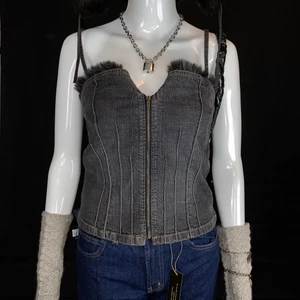 Y2K Spagetti Strap Top - Se andra bilden för riltiga passform. Vintage s.Oliver spaghetti strap topp i toppenskick. Storlek 36, kolla gärna mått för att se exakt passform! Mått:  Midjebredd 36cm, längd 34cm, Bystbredd 40cm. Fri spårbar frakt!  