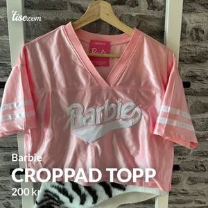 Barbie  - Croppad topp, oanvänd, storl M frakt tillkommer 