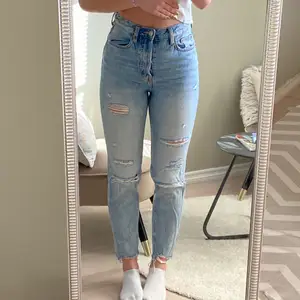 Super fina jeans med en perfekt ljusblå färg🦋 Storlek 34 från HM