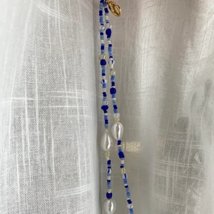 Pärlat halsband - Halsband som jag pärlat själv😇 finns bara 2 st!!! Såå fina färger och pärlor! 💘 skriv vid frågor! Frakt på 15kr tillkommer. Kolla gärna in mina andra halsband! Insta - @al.glitter