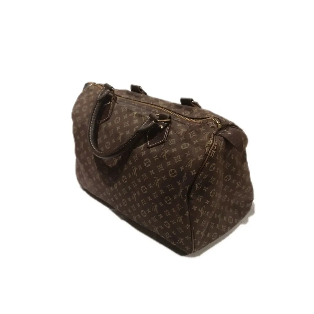 Louis vuitton speedy monogram i storlek 30 L (30 * 21 * 18 cm). Vintage skick 7/10. Inga hål men färg som lossnat. Legitcheckad hos Vestiaire Collective. Finns tag och orderbekräftelse därifrån. Tar bud från 2000kr och möts upp i Stockholm. Väskor.