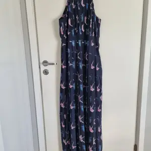 Super cute and  comfy Maxi dress. It was only worn once.