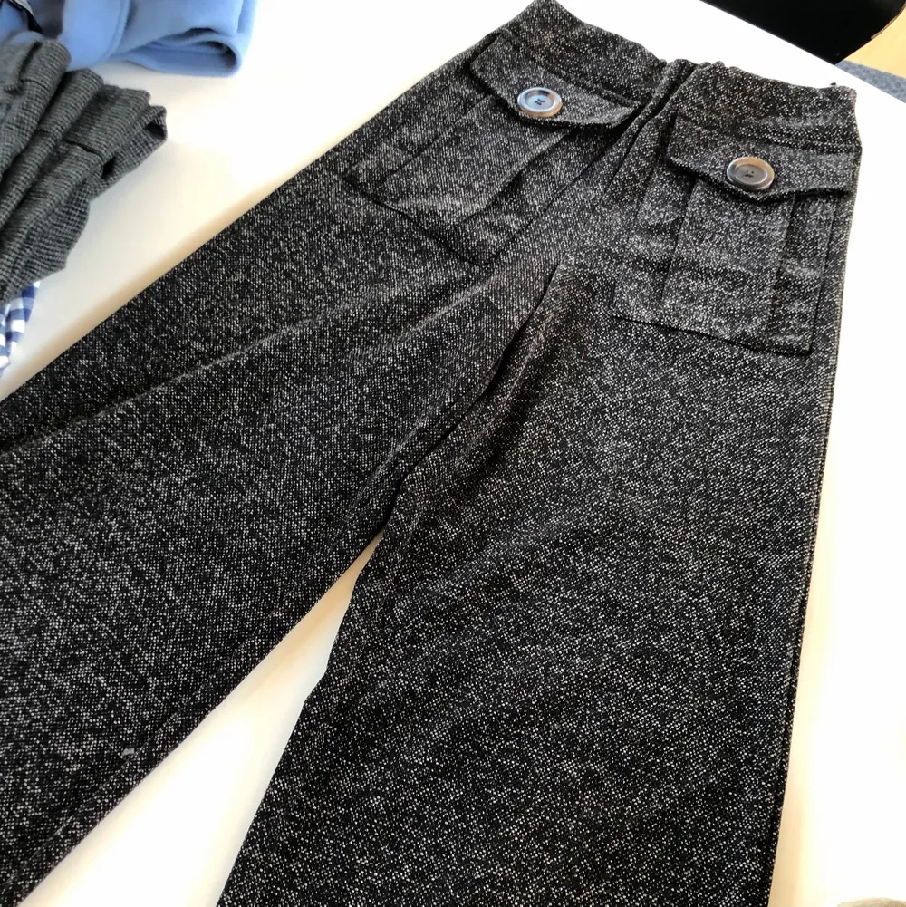 Snygga byxor i retro-stil! Strl XS/S. Säljes för 200kr. Jeans & Byxor.