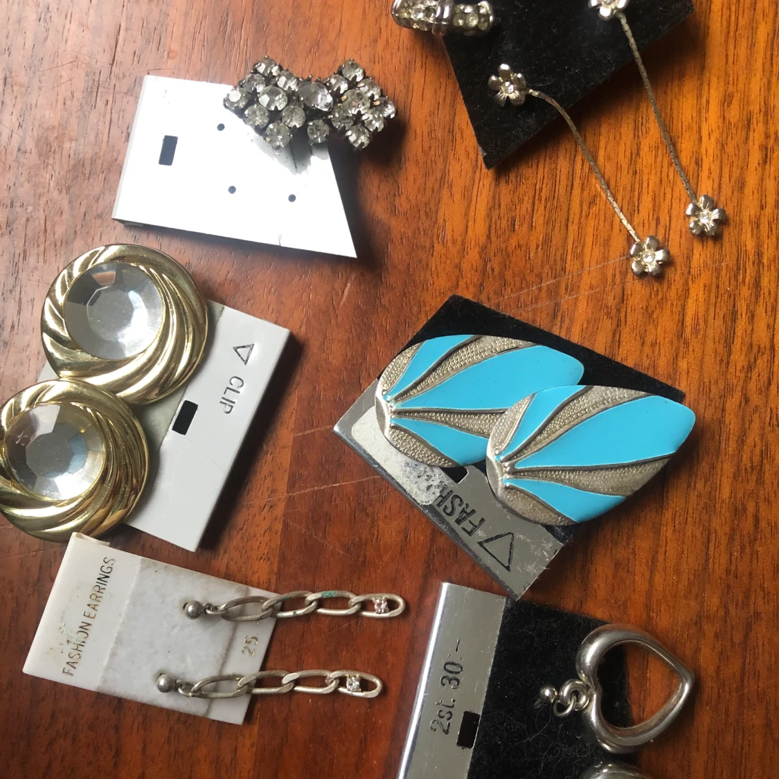 Olika örhängen  - 90