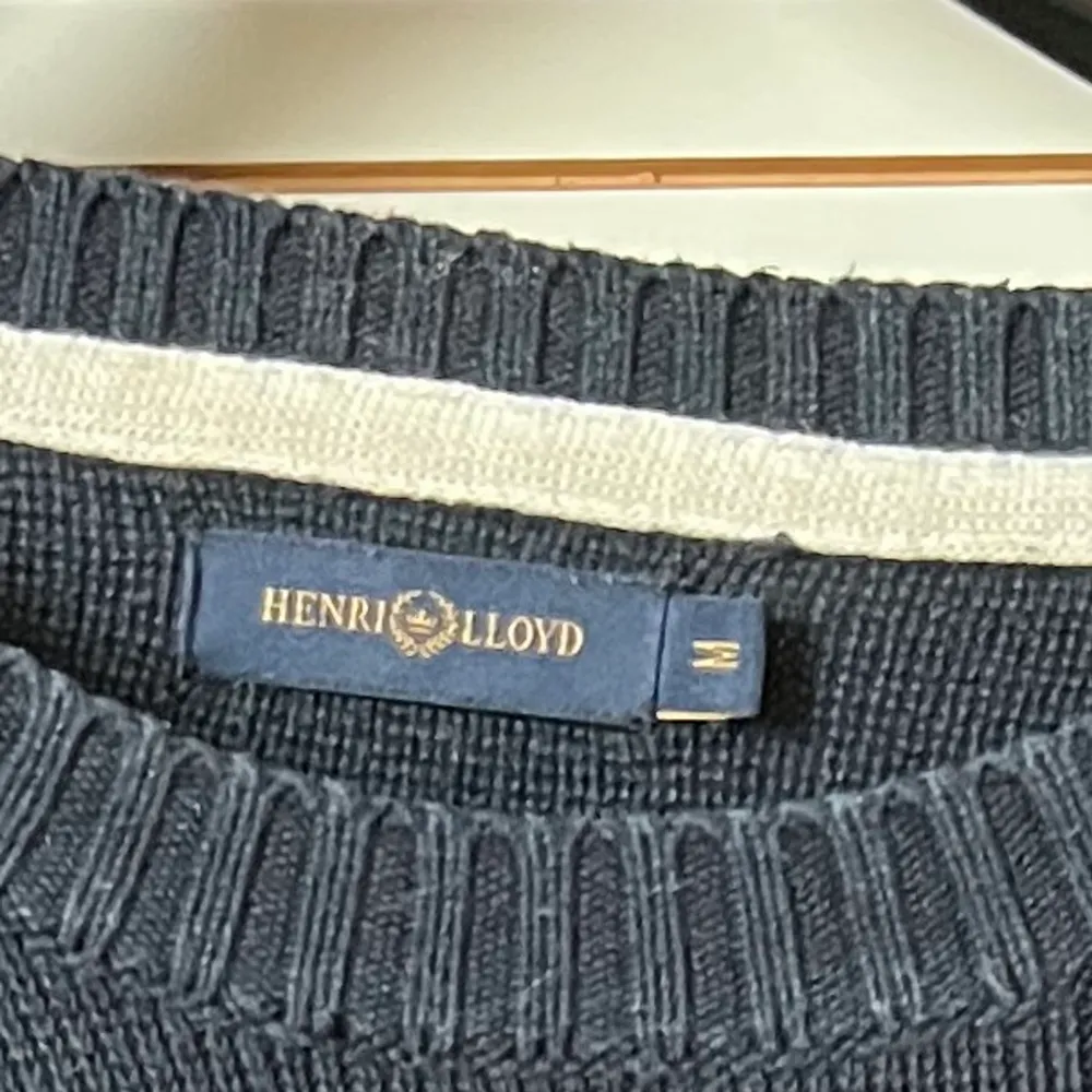 Knappt använd tröja av märket Henri lloyd. Tröjor & Koftor.