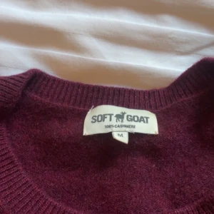 Soft goat tröja - En så sjukt skön och mysig tröja från soft goat! Så sjukt fin men kommer tyvärr inte till användning…❤️ storlek m nypris runt 1500kr