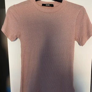 Topp från BIK BOK stl S - Denna topp är för stor för mig, aldrig använd och i jättefin glittrig nyans. Stl S