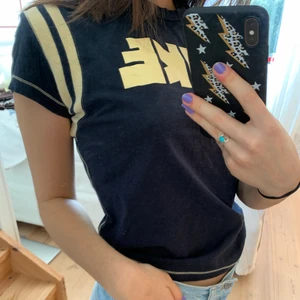 Nike retro tröja - Äkta nike tröja köpt secondhand.‼️ Buda gära i komentarerna!!