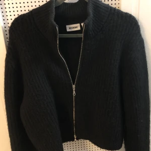 Kofta - Kofta från Weekday. Använd ett par gånger men fortfarande bra skick. Köpt för 500kr