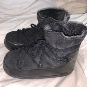 Iniikii - Jättefina inuikiis, säljer då dem är lite små för mig. Skulle även haft dem på en resa som inte blev av! Storlek 38, kan passa 37 med✨