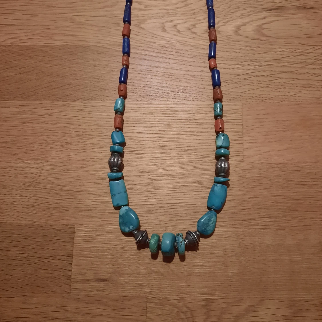 Halsband av jade - 90