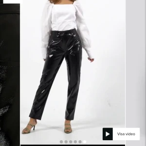 Byxor  - Snygggga byxor från Nakd strl 36, har ej bild med de på då så som de passar mig kommer de ej sitta på dig. Storlek 36! Frakt ingår 