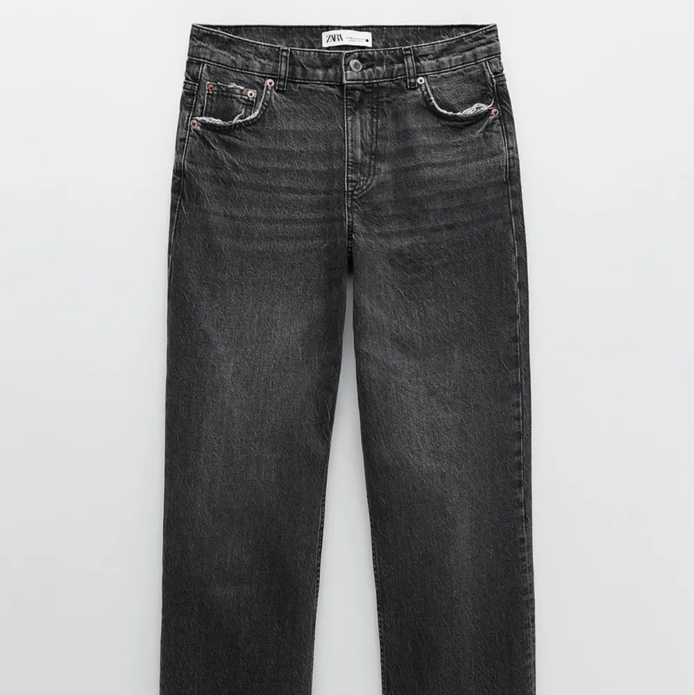 The 90’s full lenght, rainfall black. Samma modell som tidigare annons men i mindre storlek. Jag har klippt dem så de passar mig som är 165 cm.. Jeans & Byxor.