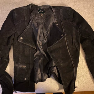 Svart mockajacka från Mango  - Använt skick