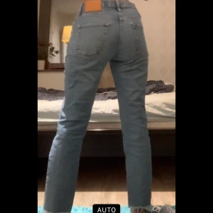 Straight lågmidjade jeans! frakt ingår - Ett par fina lågmidjade jeans från lager 157, minns ej inköpspriset men de är i fint skick. Jag är 168 och tycker personligen de är lite för korta så därav säljer jag.☺️ skriv privat för mer info. OBS: frakten ingår i priset!!
