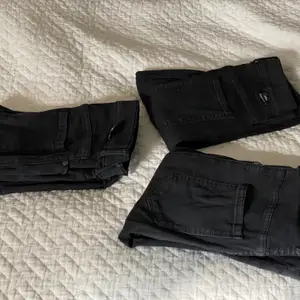 Tre par svarta jeans för 150kr!! Orginalpris 400kr styck från drdenim. Super sköna och i bra skick.