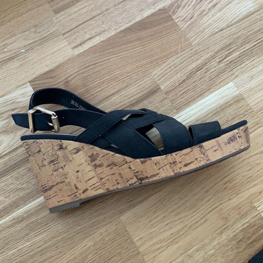 Skor med kilklack sandaler | Plick Second Hand