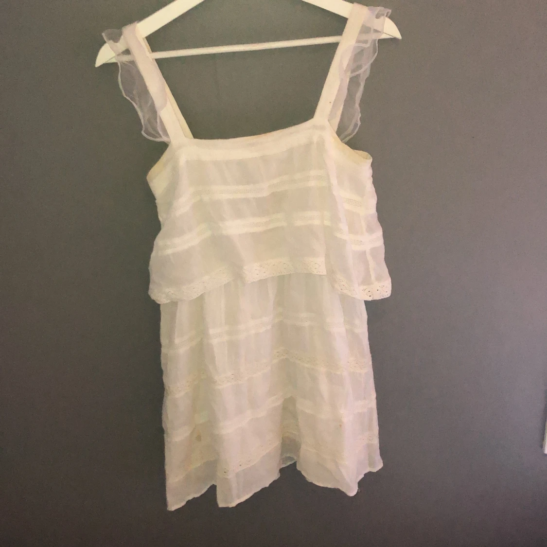 Vit somrig klänning