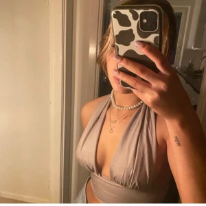 Fest topp - Jätte fin fest topp från shein, aldrig använd💕💕💕 storlek xs. Perfekt till vår/ sommar