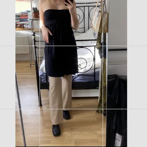 Klänning  - Superfin svart klänning som är lite förstor :(( aldrig använd då den är förstor :( men så kul att den ska få en ny användare🥰😍✨🦋