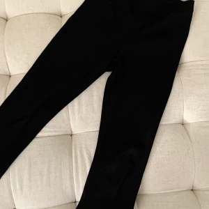 Flared leggings  - Byxorna är ifrån Top Shop och har bra kvalitet 