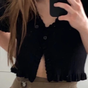 Svart blus - Nyskick jättefin, men köpte fel storlek