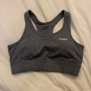 Träningstopp - Säljer denna träningstopp/bh-n ifrån stronger den används en gång🏋🏼‍♀️ 