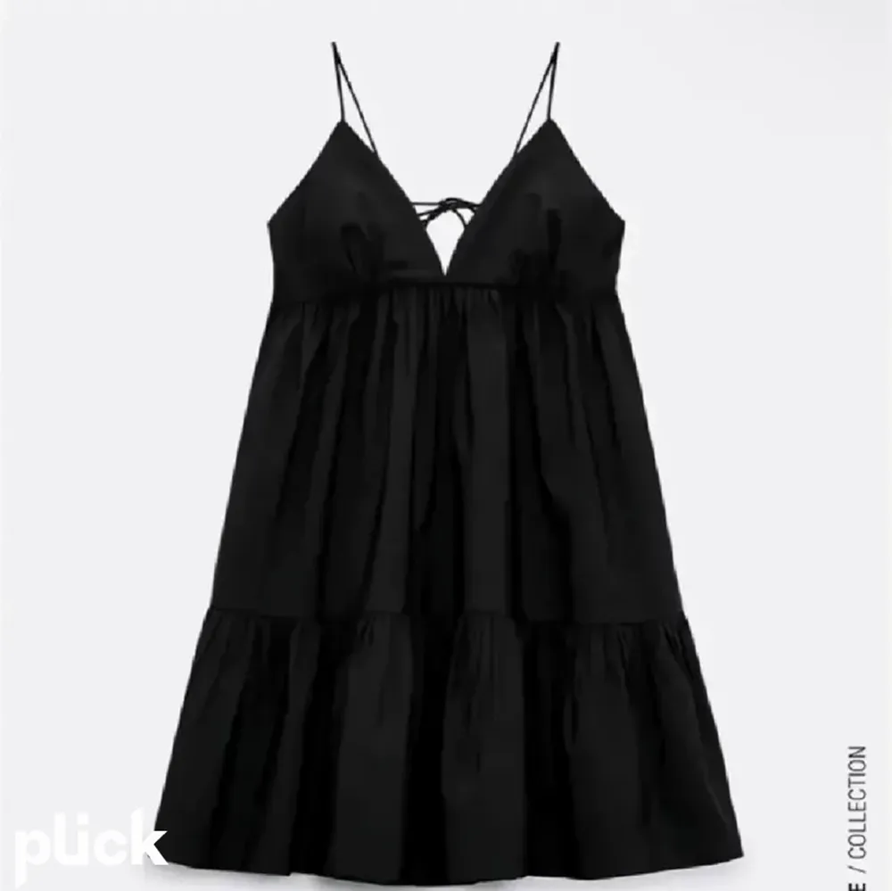 Säljer denna jätte trendiga klänning, LÅNADE BILDER. Hör av er om ni är intresserade, vill ha mer bilder mm❤️ . Klänningar.