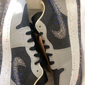 Jordan 1 - Säljer mina Jordan 1 som endast är anväda 2 gånger, 