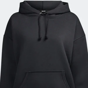 Svart hoodie  - Svart hoodie från bikbok, storlek S🖤 100kr