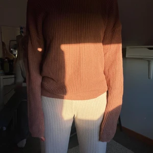 Stickad tröja - Stickad tröja från NAKD. Kan ha åt vilket håll man vill. V-ringad på ena sidan