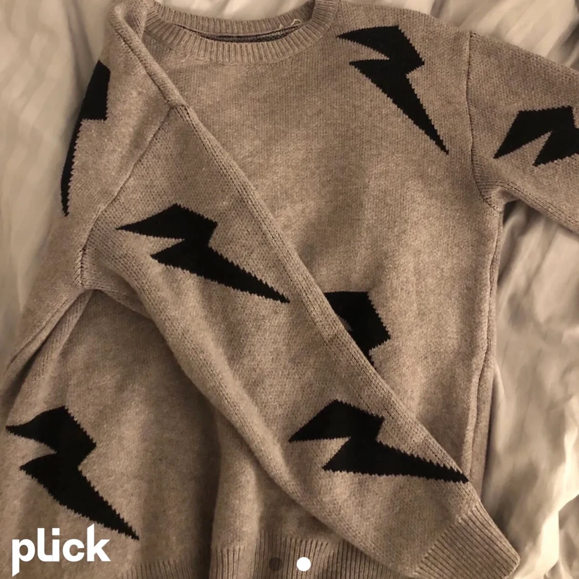 Tröja med blixtrar⚡️⚡️⚡️