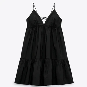 Klänning från zara - Jättefin populär och slutsåld klänning från zara. Helt ny med lappen kvar. Nypris är 360, jag säljer för 290. Storlek M men mer som en XS/S, kan skicka bild hur den sitter på mig