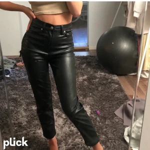 skinnbyxor - Raka skinnbyxor i storlek 34. säljer pga har liknande❤️ så snygga och sköna. de två första bilderna är lånade❤️