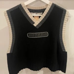 Eytys väst - Säljer denna eytys väst. Gillar den jättemycket men använder den alladeles för lite. Storlek dam S