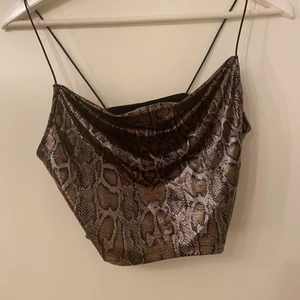 Topp med mönster  - Har aldrig kommit till användning så den är i nyskick💕