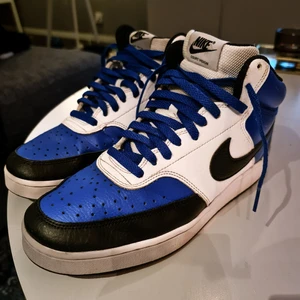 Nike Court Vision  - Funderar på att sälja skorna och tänkte kolla om någon är intresserad. Bara andvänf ett par gånger. 