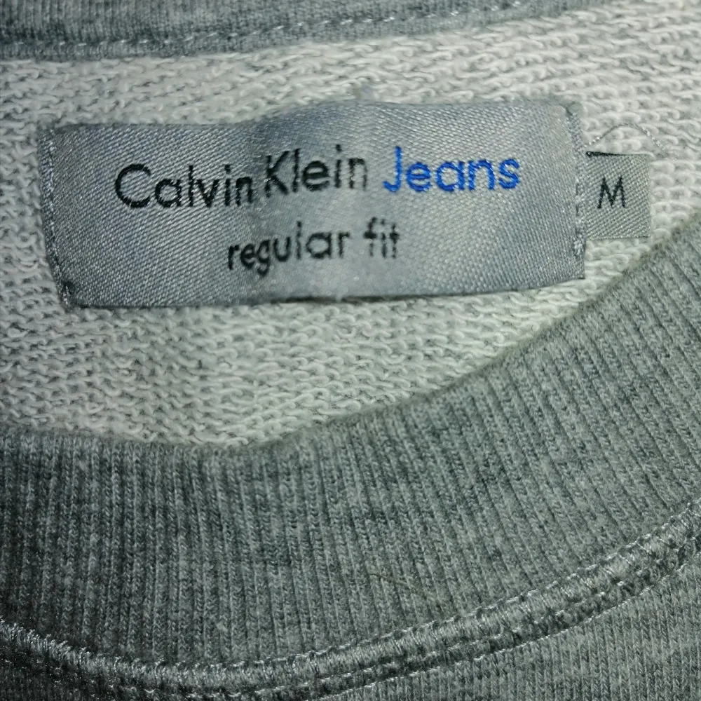 Calvin klein Sweatshirt i strl M. Mkt fint skick! Fraktar snabbbt vid köp! . Tröjor & Koftor.
