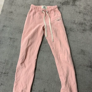 Rosa Lexington mjukisbyxor  - Stl xs, väldigt bra skick, ordinarie pris 995kr PRIS KAN DISKUTERAS VID SNABB AFFÄR!!