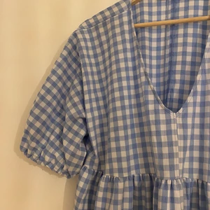 Rutig klänning  - Rutig klänning från weekday 💙💙🤍🤍