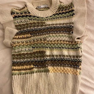 Zara tröja - Släjer min jättefina tröja från zara pvg av att den ej kommer till användning längre! Vid frågor och fler bilder kom privat! (Köpare står för frakt)💓