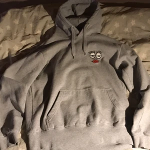   odz hoodie storlek M - Tja säljer min odz hoodie , har haft den i 1 år och har varit mycket rädd om den så de är inga skador på den